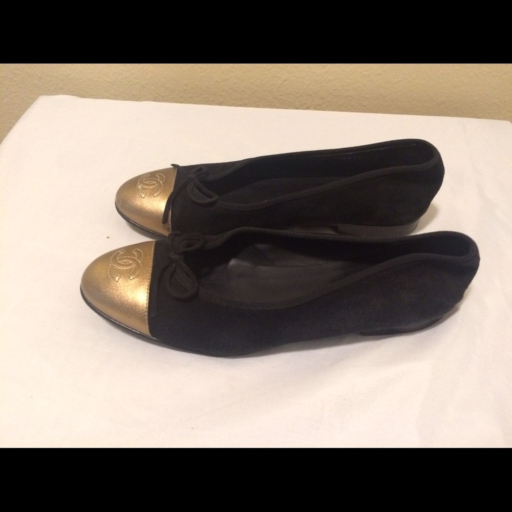 Chanel Ballet flats in black with gold tip - Picture 2 of 4